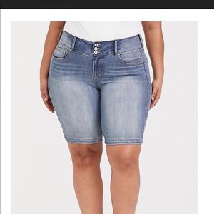 Torrid size 16 Bermuda jeggings bnwt